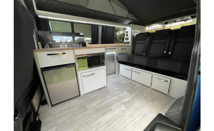 Noah – VW LWB Campervan 4 slaapplaatsen