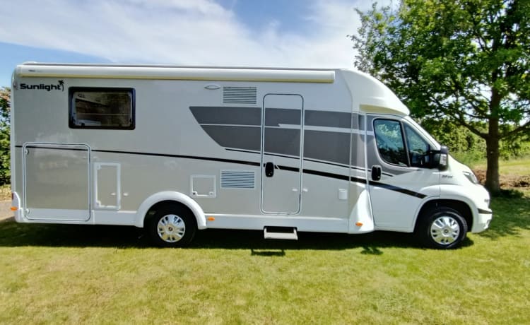 Sunlight T68 – Very nice spacious 4 person Sunlight camper from 2018, lots of storage space.