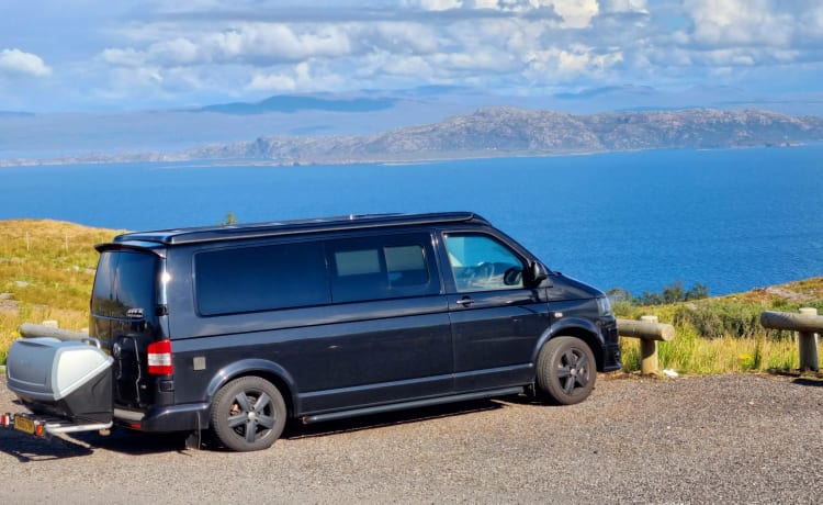 Monika – Vw Family T5 - LWB-campervan voor 4 personen