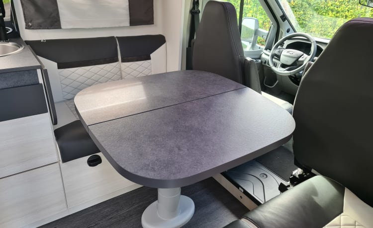 T814XB – Chausson 777GA Automatique Titanium Premium très luxueux, km gratuit