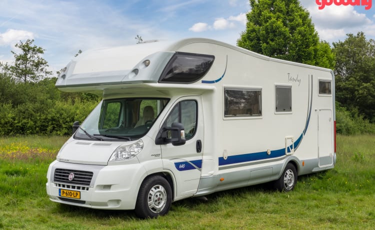 Toller und luxuriöser Camper für 4–6 Personen (Etagenbett und Ofen)