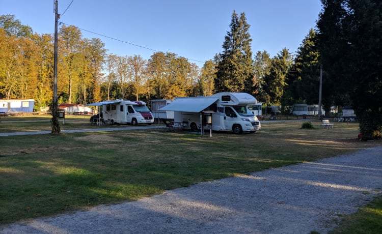 On the road with a Rimor motorhome for 5 (+1) persons