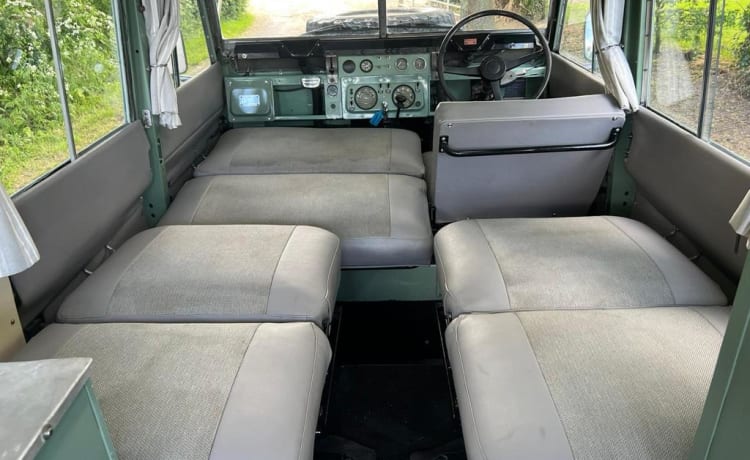 The Northumbrian Rover – 4 berth Land Rover rooftop from 1967