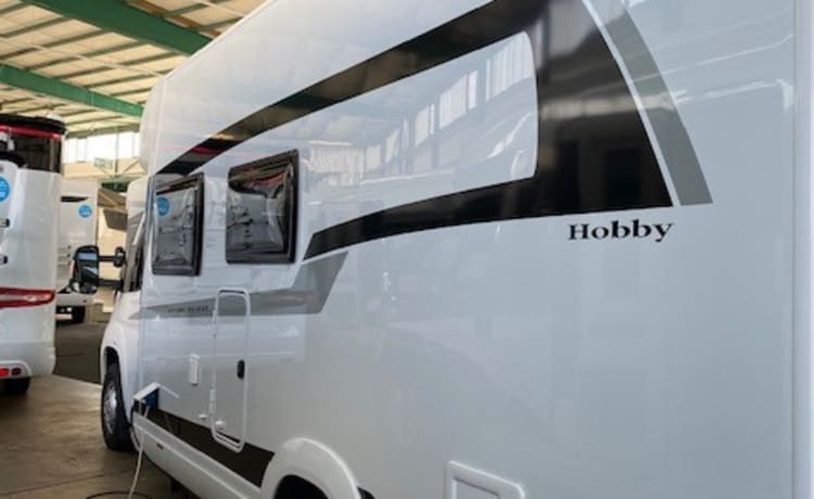 'IBIZA' – Lussuosa e bellissima Hobby Optima Ontour T65 HFL del 2020, con letto alla francese e letto basculante