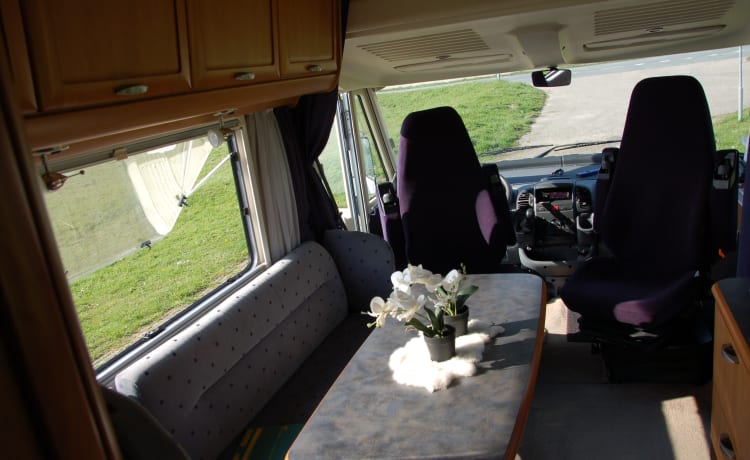 Macarena – Camper with many extras, integral