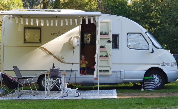 Compacte integraal camper met 4 slaapplaatsen - beschikbaar vanaf 14-8