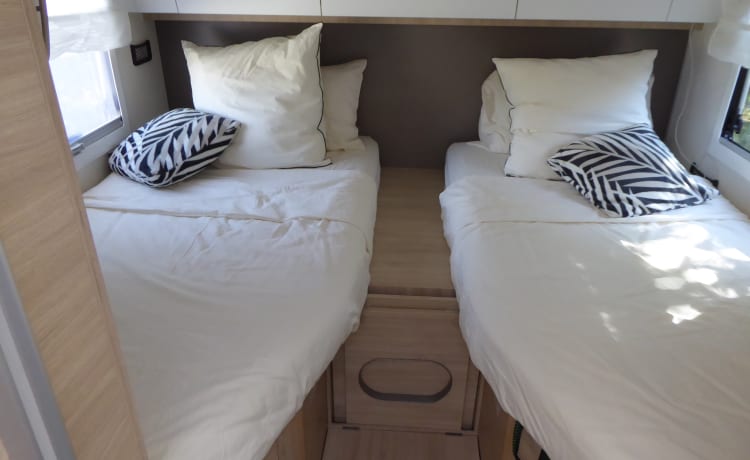 Voyager  – 2021 Challenger auto 4 persoons twin bed voor uw droomvakantie