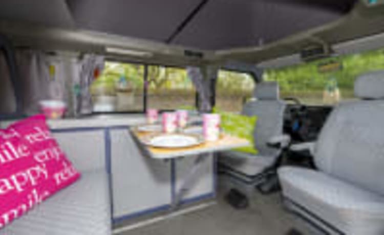 Happy - VW T4 California confortable et robuste avec toit de couchage