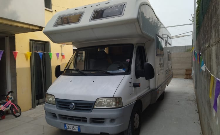 Rinus – Camper mansardato Laika Ecovip 2.1 Classic