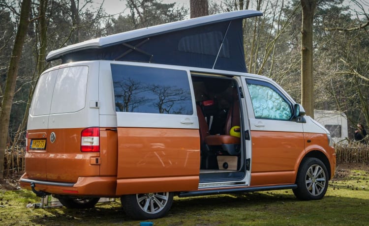 Charlie – 4p Volkswagen Buscamper uit 2013 AUTOMAAT