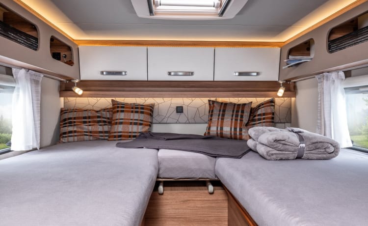 Weinsberg semi-integrated with 2 sleeping places