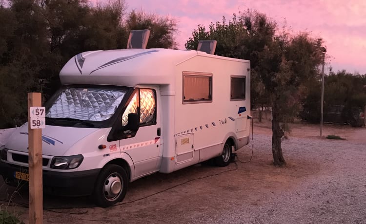 “Star” – Compacte semi-integraal camper 