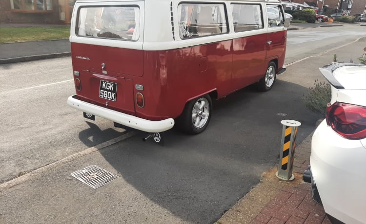 Poppy – Volkswagen Wohnmobil mit 2 Schlafplätzen aus dem Jahr 1971