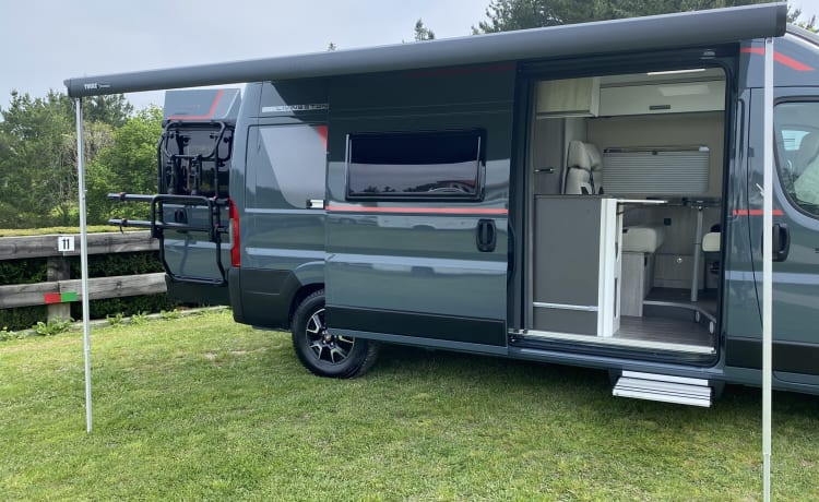 Livingstone 5 – Luxe 4 persoons CamperVan (2022) in Madrid