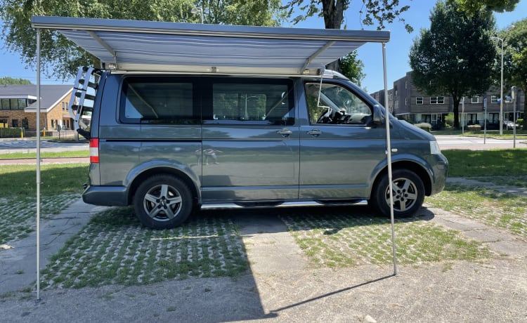 4p Volkswagen Wohnmobil aus dem Jahr 2004