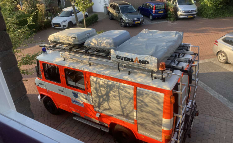 Henk – Nostalgische originele brandweerwagen voor 6 personen (C1)