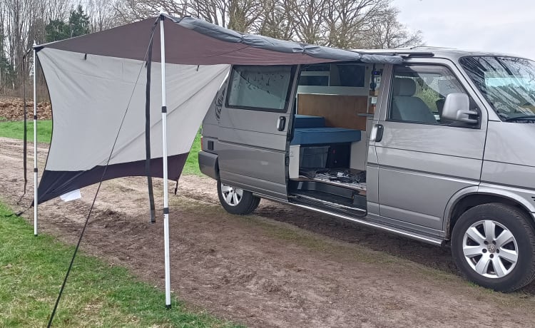 "No-rush bus" , geen haast wel genieten! –  Camper completo autobus Volkswagen T4 🤩