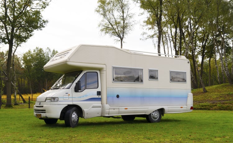 Camping-car très spacieux pour 4 personnes