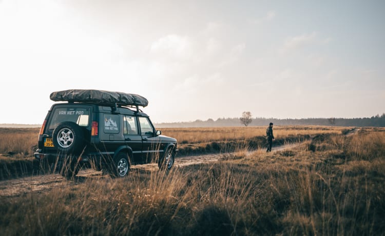 WOLF V8 – Adventure & freedom with a Land Rover with roof tent!