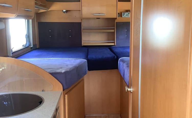 2p Hymer semi-integrated with 2 separate length beds