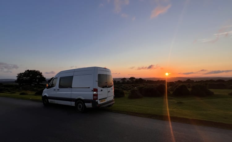 Monty – 2 berth Mercedes-Benz campervan from 2014