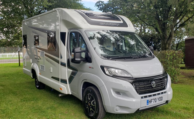 Modern Swift 4 berth motorhome. All-Season set up