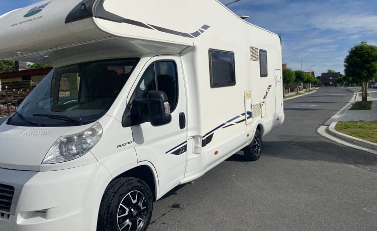 Mac louis  – A Louer camping car 7 place