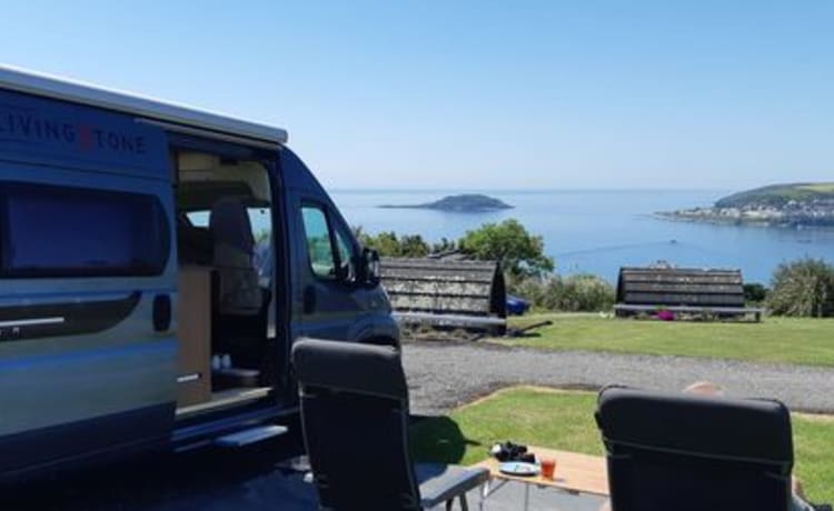 Skippy – Beautiful, sturdy luxury full bus camper.