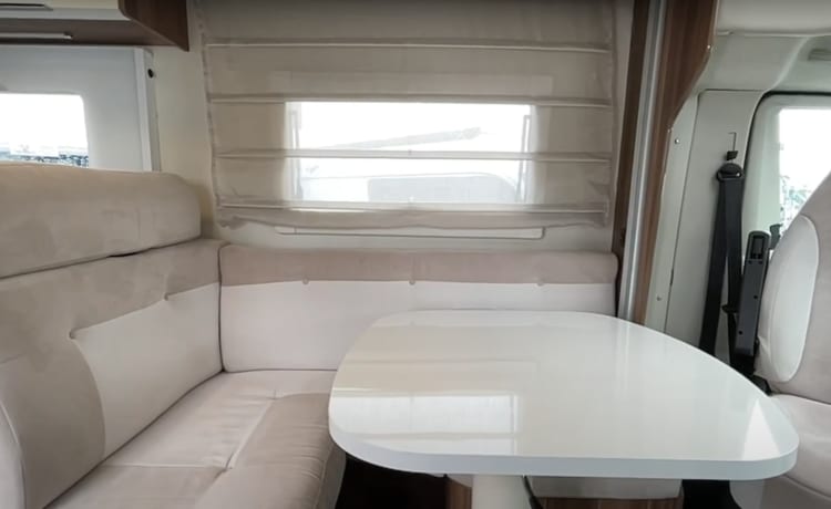 Piccolino – Voyagez confortablement et en toute sécurité dans un petit camping-car.