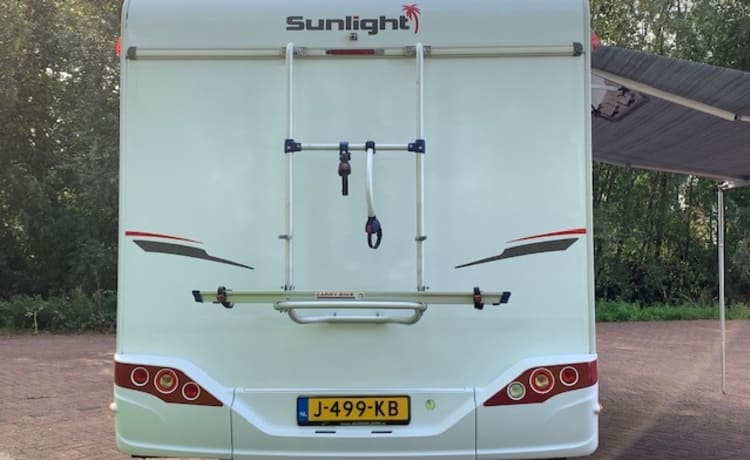 Sunny – Sunlight A70 alcove 6 person Automatic 150 HP built in 2018