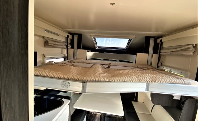 Luxurious, modern family camper