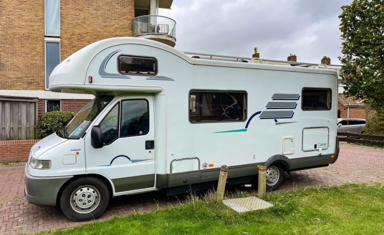 Cosy Family Camper – Camping-car familial complet et confortable avec grand garage 5p Hymer