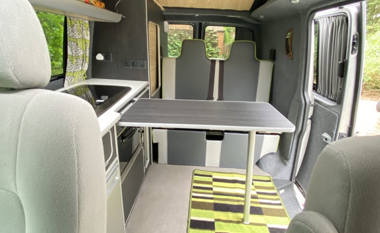 Spike the Hedgehog – Off-grid 2011 VW T5 4 berth Campervan last minute discount