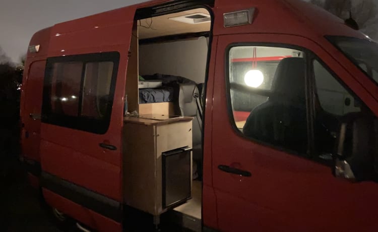 Beau camion de pompiers pour 4 personnes avec un joli lit double