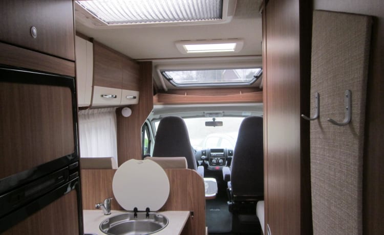 Spacieux soigné 2 pers. camping-car carado/hymer.