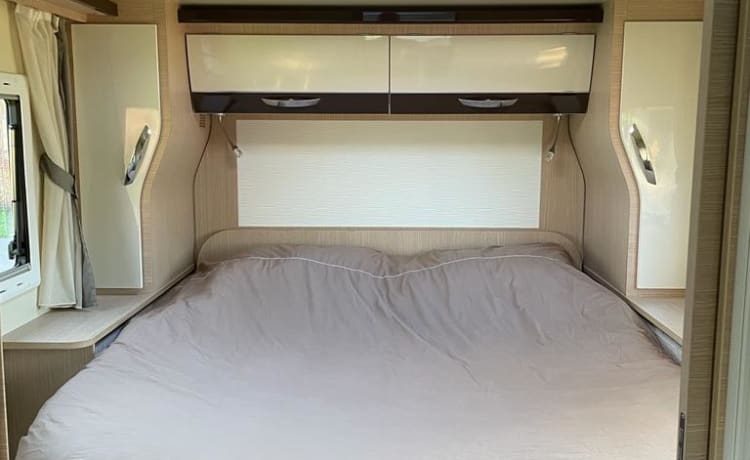 Louise – 4p McLouis semi-int from 2018 with Queen bed