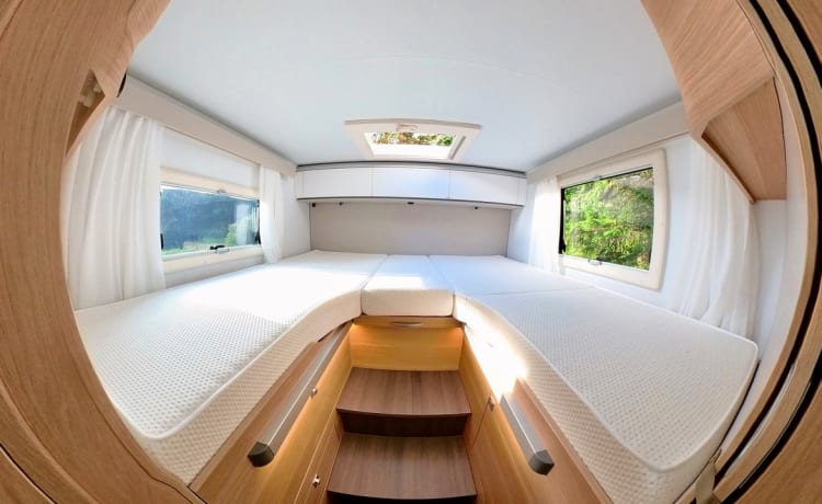 Coral suite on wheels – Lusso 2 persone Adria Coral 650DL semi-integrato automatico dal 2022