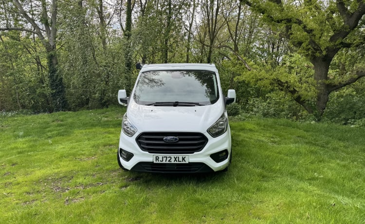 Henry – 4-persoons Ford campervan uit 2022