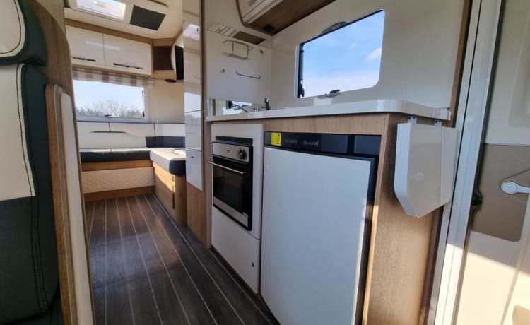 Eddie – Luxurious 6 berth RollerTeam Motorhome.