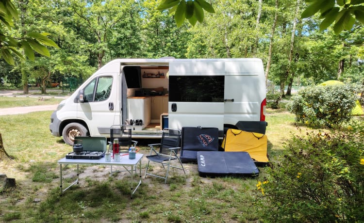 The Clamber Camper – Adventure Van, vast tweepersoonsbed, veel opbergruimte 