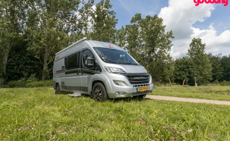 Luxe Carthago Malibu Camperbus 2 Pers