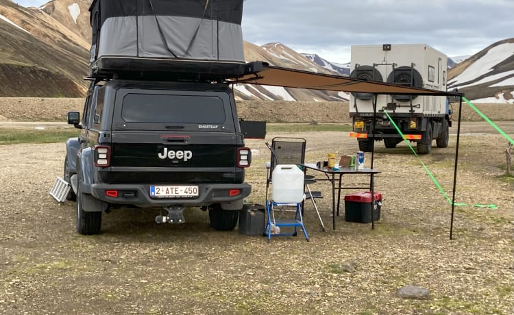 Jeep Gladiator mit luxuriösem 2-Personen-Dach aus dem Jahr 2021