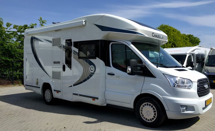 Chausson 616,5 places & 4 couchettes.