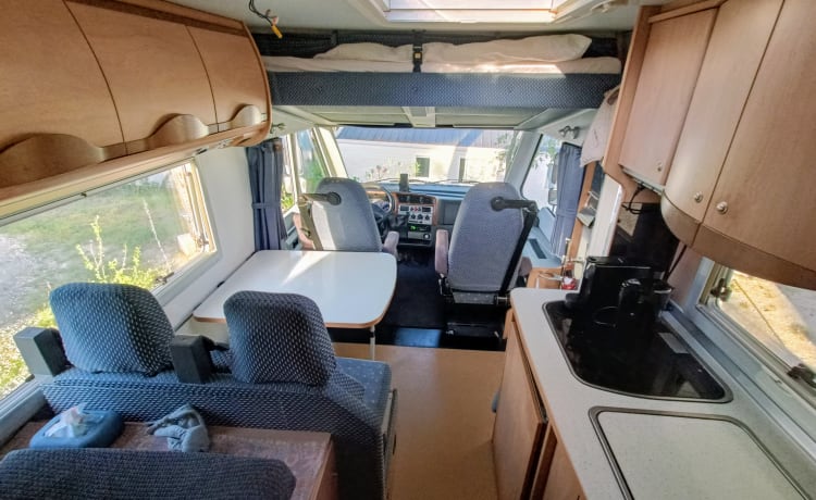 Camper per 4 persone completamente attrezzato 