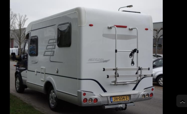 Compacte en compleet ingerichte Ford Hymer 522 Campervan