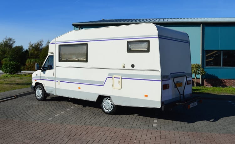 Walter  – Comfortabel op reis in deze ruime & gezellige camper! 