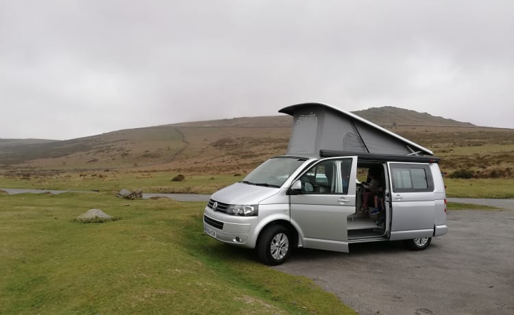 Camping-car VW 4 places automatique - entièrement assuré et prêt à partir en exploration