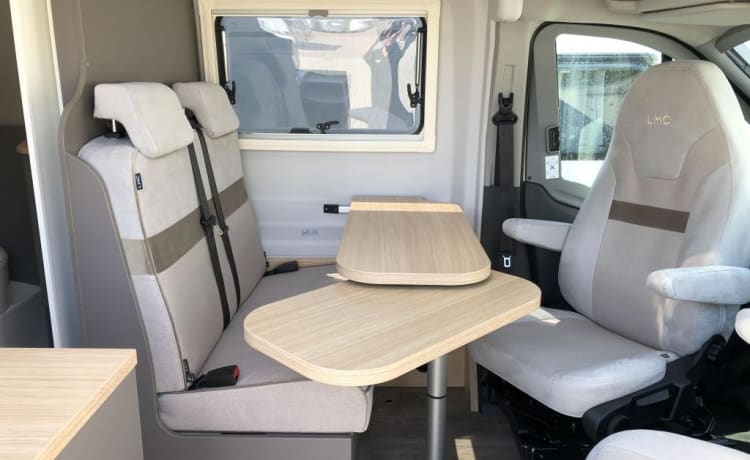 Nieuwe Camperbus Grey Matter – FORD LMC Innovan 590 camperbus uit 2024 Grey Matter