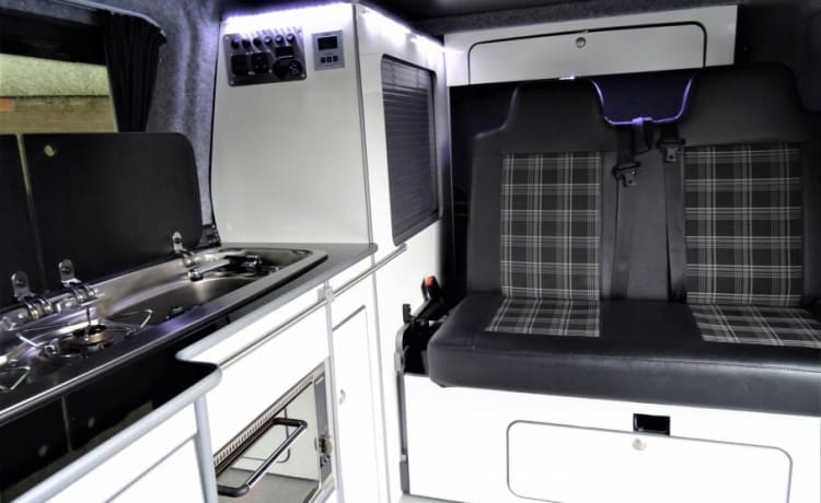 Teddy – Ford Transit Custom (4 Schlafplätze)