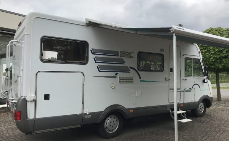 Blue – Great Hymer B644 camper Blue with cozy L-seat, air conditioning and large garage